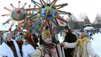 Святой вечер встречаем с песней и стихами