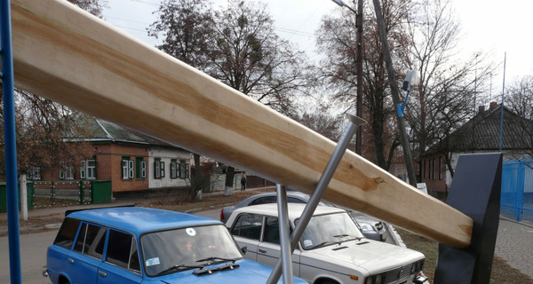 На Полтавщине поставили памятник орудию настоящего мужчины