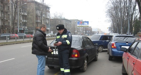 Полосы для троллейбусов игнорируют и превращают в парковки