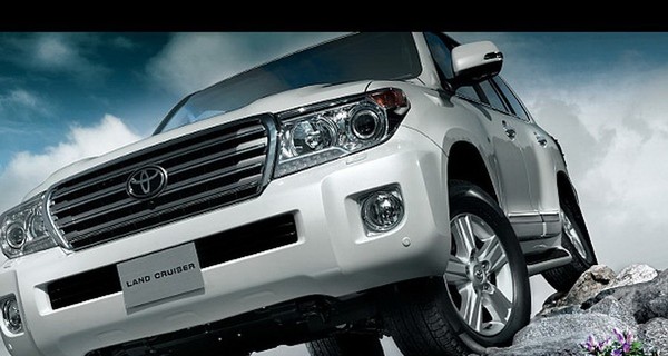 Toyota представила обновленный Land Cruiser 200 