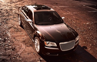 Новая модификация роскошного седана 2012 Chrysler 300C скоро поступит в продажу