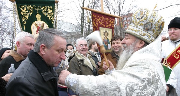 Мэр встретил 2012-й тихо, а его замы отрывались на кухне