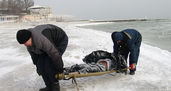 В Одессе на пляже нашли обмороженный труп