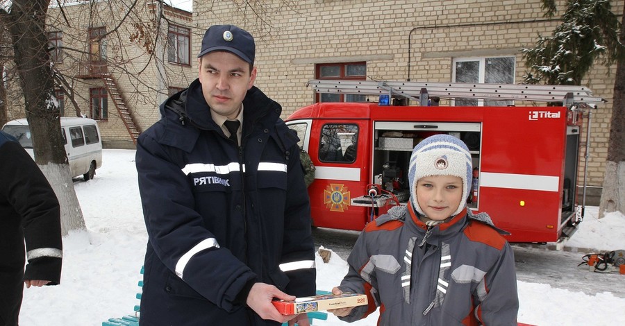 Спасатели научат школьников правильно вести себя на стадионе во время Евро-2012