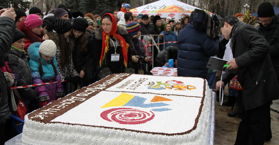 К Евро в Донецке испекли суперторт