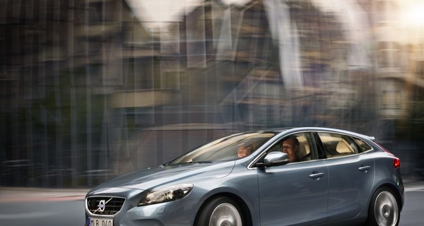 Обнародованы первые официальные фотографии Volvo V40 2013