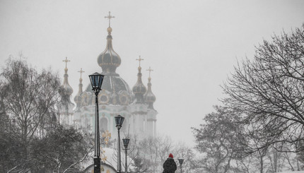 В Киеве снежная метель: фото