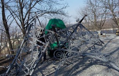 Беседку на Владимирской горке разобрали якобы для реставрации