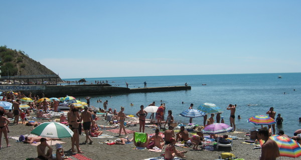 Жители южнобережных поселков сидят без воды и жалуются на сброс в море нечистот