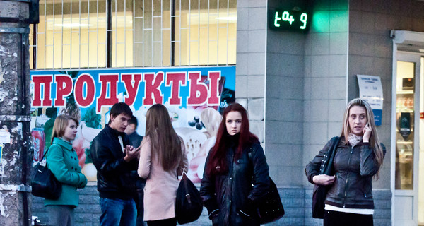 Аномальное тепло в городе:  жителей многоэтажек донимают мухи, а медики пугают болезнями