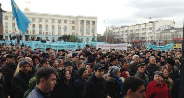 Крымские татары митингуют в Симферополе из-за недавних погромов