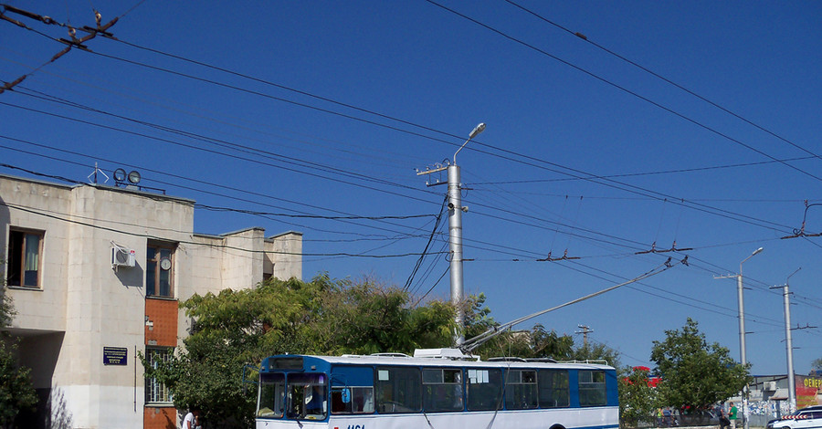 Крымчанке, сломавшей ногу в троллейбусе, компенсацию не дали