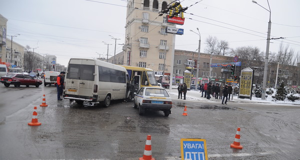 Одна из маршруток, угодивших в серьезное ДТП, была нелегальной