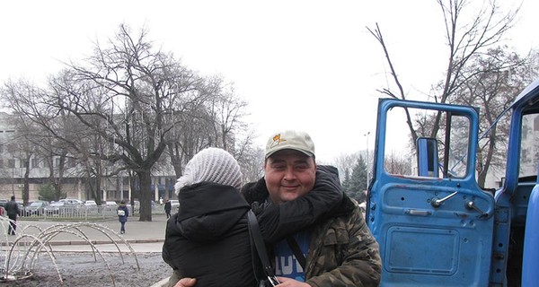 Горожане согласны обниматься даже с незнакомыми людьми