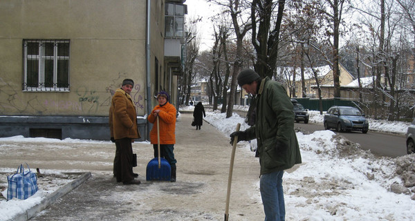 Убирать улицы некому и нечем