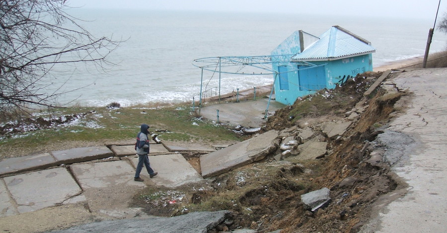 Причиной оползня, засыпавшего пансионат в Крыму, могла стать стройка