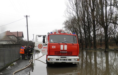 Вода в реках поднялась до трех метров 