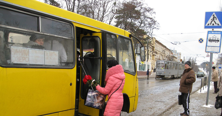 Чиновники уверяют, что проезд в маршрутках не подорожает