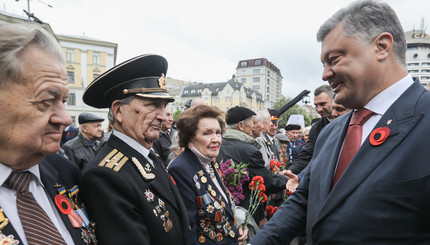 Возложение цветов в Парке Славы 