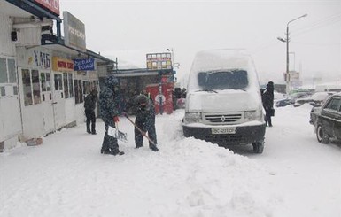 На Львовщине сильный снегопад утих, а на смену 