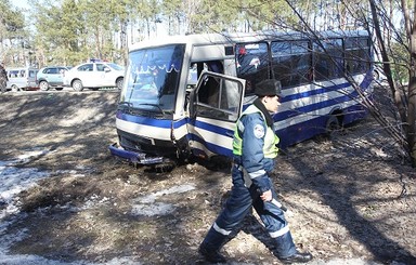 ДТП под Киевом: авто выбросило прямо под маршрутку