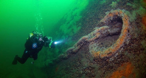 Ученые собираются обследовать затонувший в Черном море корабль, груженый раритетами