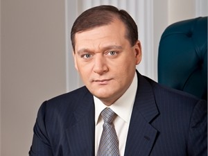 Михаил Добкин составляет список 