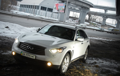 Infiniti FX 30d: быстро, стильно, экономно 