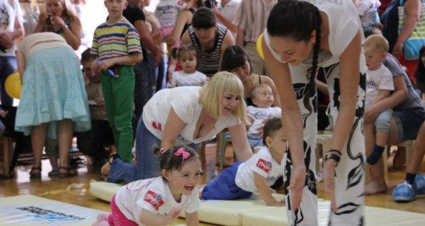 В Симферополе малыши в ползунках устроили 