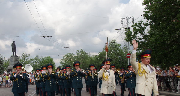 День рождения Севастополя отметят прыжками с парашютом и реконструкцией боя