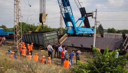 Возле Днепра поезд сошел с рельс 