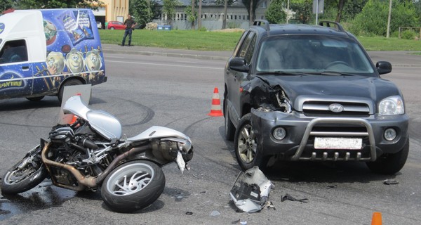 Во Львове внедорожник 