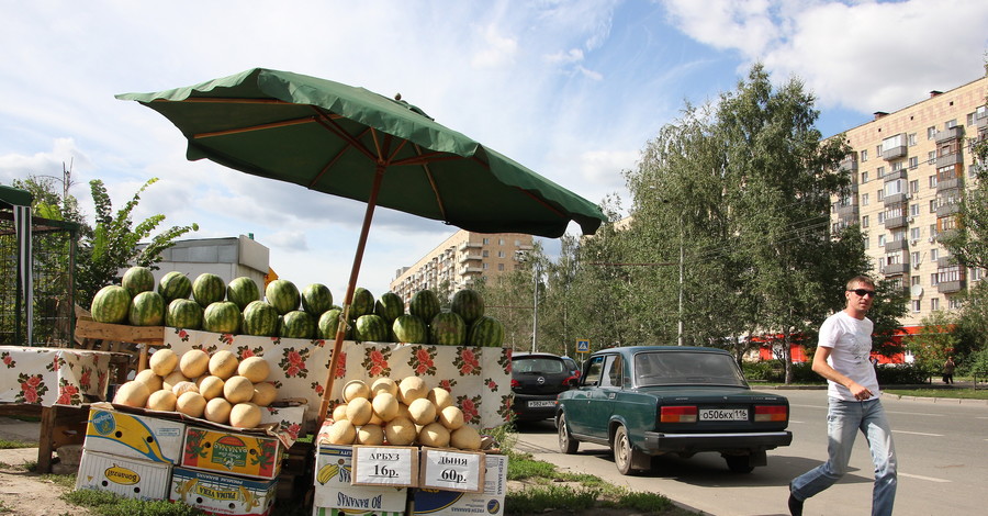 Рынки завалили арбузами-скороспелками