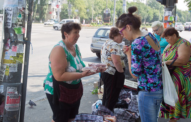 Вместо продуктовых ярмарок мясо и сало продают с земли 