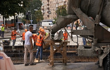 На Салтовке отремонтировали опасный перекресток, а на Алексеевке делают объездную дорогу