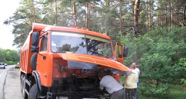 Под Киевом КамАЗ протаранил маршрутку