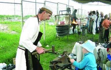 В Судаке туристов научат плести лапти и варить мыло