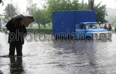 На Львовщине ливень подмыл мосты и повредил линии электропередач