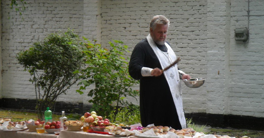 К Спасу подешевели яблоки и мед