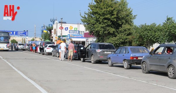 Место в очереди на паром в Россию продают по полторы тысячи гривен 