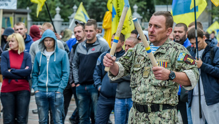 Под Верховной Радой проходит