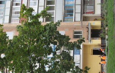 Годовщина ЧП на улице Слинько: стены красят в желтый цвет, а виновник взрыва ищет работу