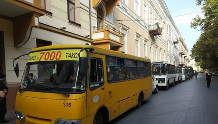 Митинг под Одесской мэрией перерос в очередную стычку