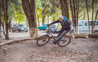 Проблемы симферопольских велосипедистов: парковок мало, а велодорожек нет вообще