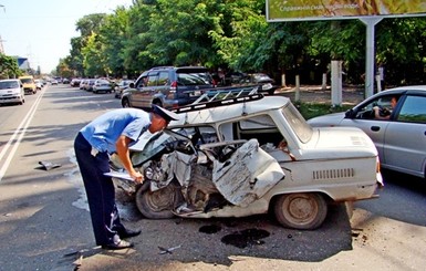 Милиционеры, сбившие людей, сажают за руль друзей