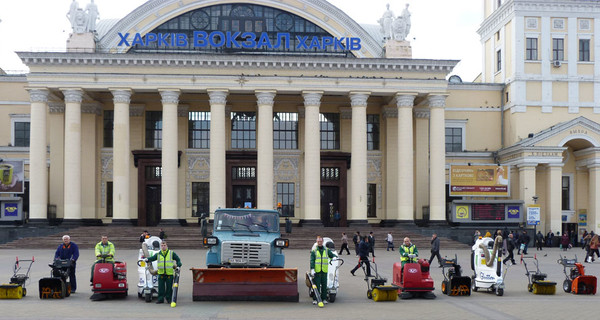 В ожидании морозов город запасается солью и ускоряет подземку