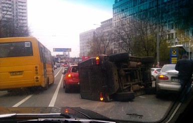 В Киеве перевернулся 