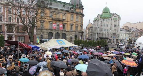 Во Львове на Евромитинг собралось более трех тысяч человек