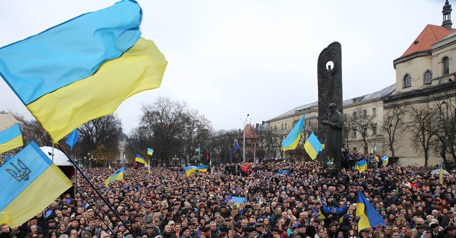 Во Львове состоялся автопробег в поддержку Евромайдана