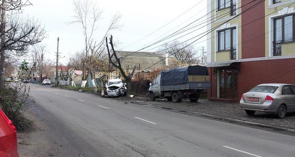 В Одессе лихач на иномарке оставил улицу без света